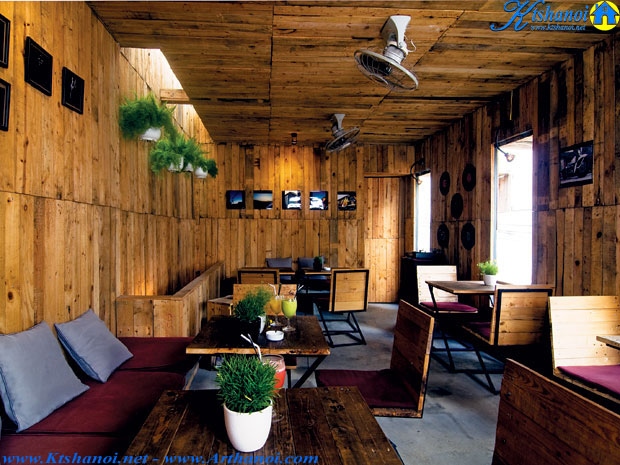 Thiết kế quán cafe 4x16m mộc mạc bằng gỗ
